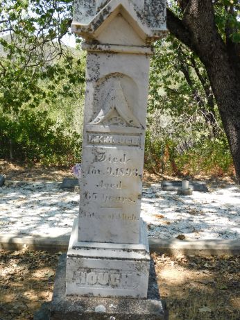 [Picture of L K Hough grave]
